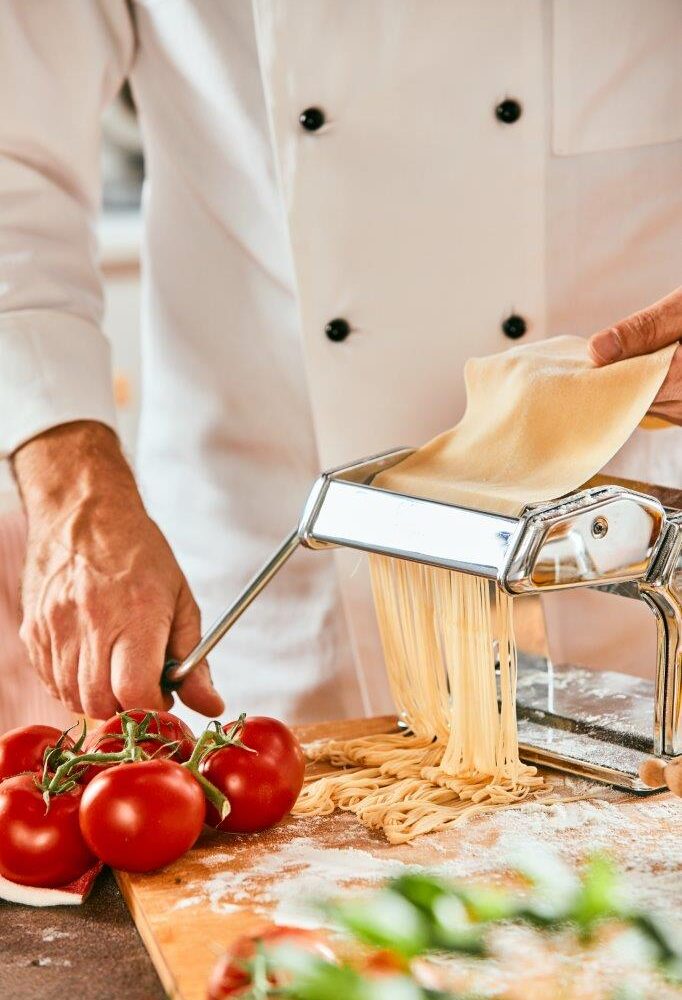 chef-preparing-italian